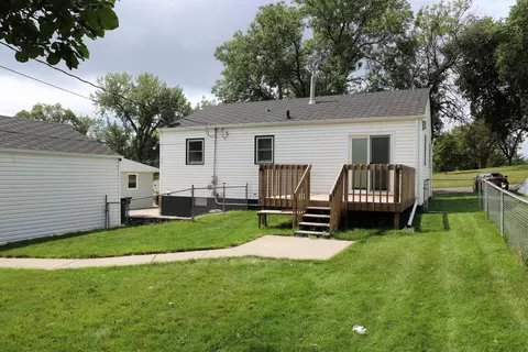 915 Lora St, Bismarck, ND 58501 photo 11