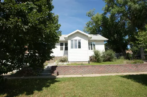 310 2nd St NE, Mandan, ND 58554 photo 1