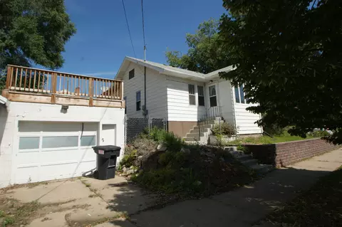 310 2nd St NE, Mandan, ND 58554 photo 2
