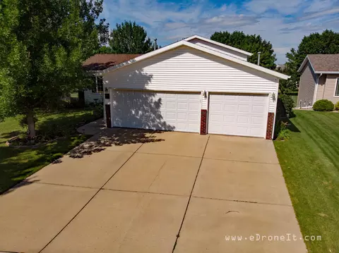 4466 Turnbow Ln, Bismarck, ND 58503 photo 3