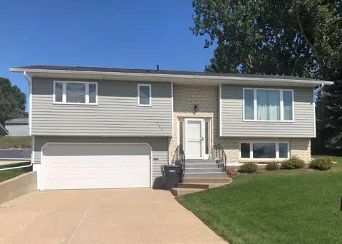 706 3rd Ave NE, Mandan, ND 58554 photo 1