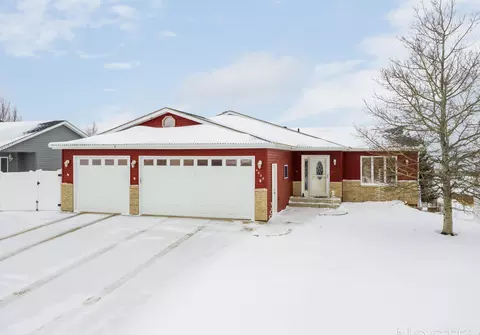 4620 Kost Dr, Bismarck, ND 58503 photo 1