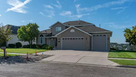 735 Saddle Ridge Rd, Bismarck, ND 58503 photo 1