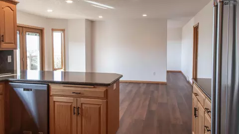 735 Saddle Ridge Rd, Bismarck, ND 58503 photo 9