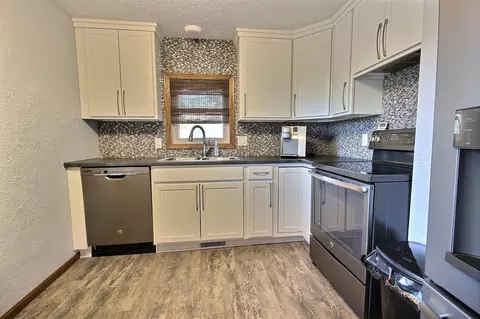 1718 Bowen Ave, Bismarck, ND 58504 photo 3