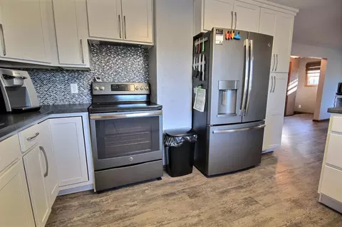 1718 Bowen Ave, Bismarck, ND 58504 photo 2