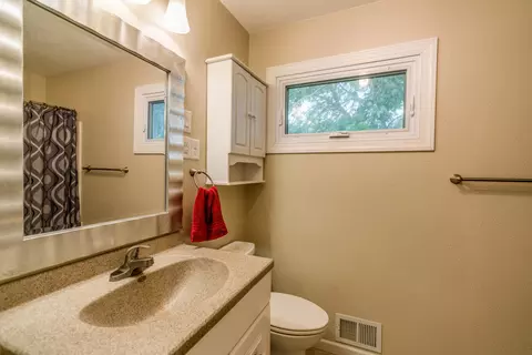 2005 E Ave E, Bismarck, ND 58501 photo 12