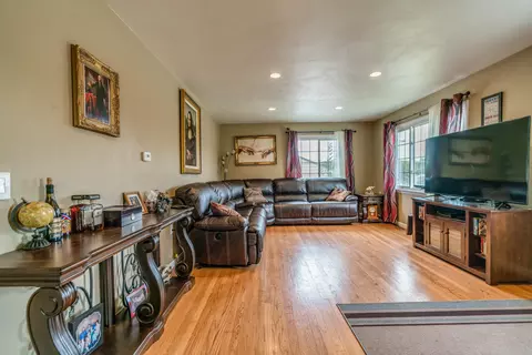 2005 E Ave E, Bismarck, ND 58501 photo 7