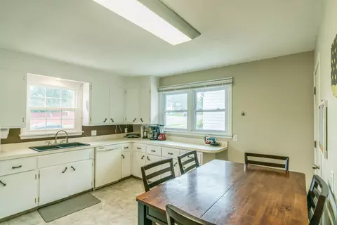 2005 E Ave E, Bismarck, ND 58501 photo 9