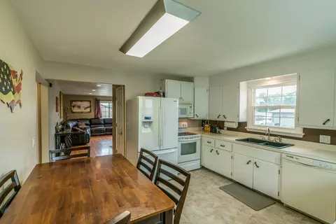 2005 E Ave E, Bismarck, ND 58501 photo 10