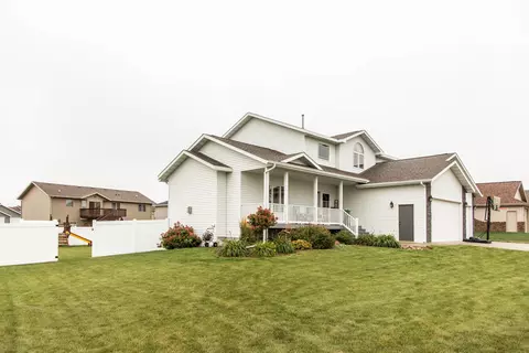 4433 Boulder Ridge Rd, Bismarck, ND 58503 photo 2