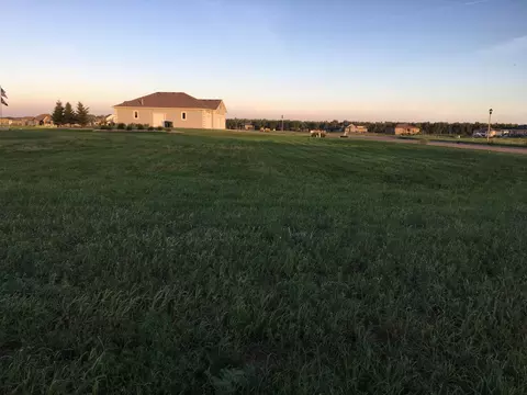 4004 Beachfront Pl SE, Mandan, ND 58554 photo 1