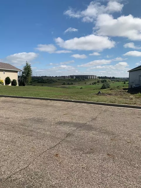 2201 Pebbleview Loop, Bismarck, ND 58503 photo 1