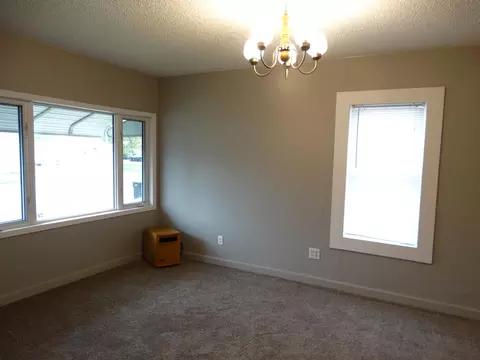 409 14th St S, Bismarck, ND 58504 photo 2