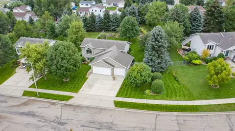 917 Alberta Ave, Bismarck, ND 58503 photo 1