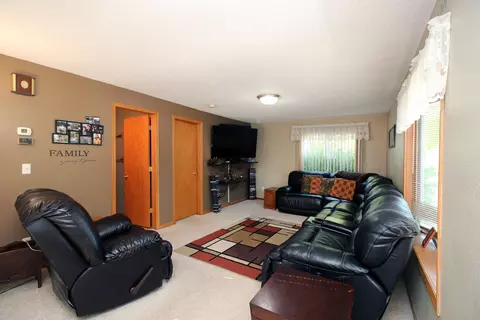 207 5th Ave NE, Mandan, ND 58554 photo 8