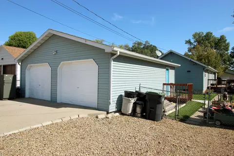 207 5th Ave NE, Mandan, ND 58554 photo 2