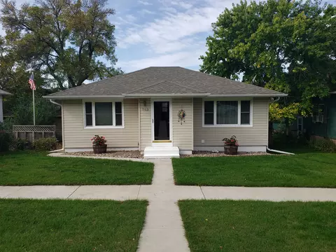 703 5th Ave NW, Mandan, ND 58554 photo 1