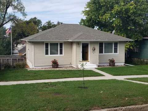 703 5th Ave NW, Mandan, ND 58554 photo 2