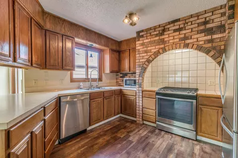 418 E Brandon Dr, Bismarck, ND 58503 photo 12