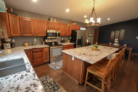 901 E Bristol Dr, Bismarck, ND 58501 photo 8