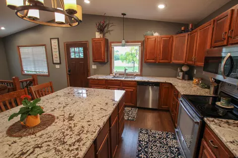 901 E Bristol Dr, Bismarck, ND 58501 photo 10