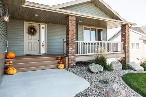 4302 Opal Dr, Bismarck, ND 58503 photo 3