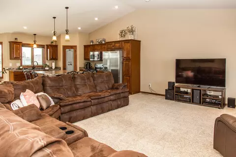 4302 Opal Dr, Bismarck, ND 58503 photo 5