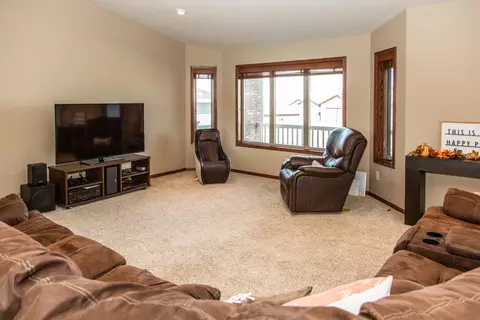 4302 Opal Dr, Bismarck, ND 58503 photo 7