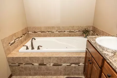 4302 Opal Dr, Bismarck, ND 58503 photo 28