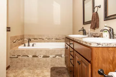 4302 Opal Dr, Bismarck, ND 58503 photo 26