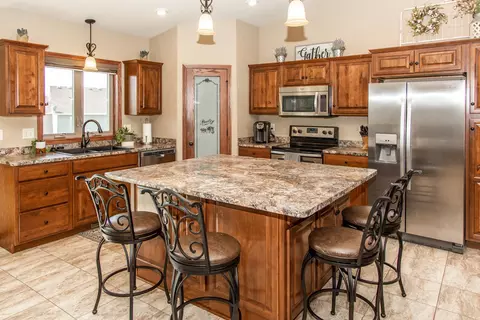 4302 Opal Dr, Bismarck, ND 58503 photo 9
