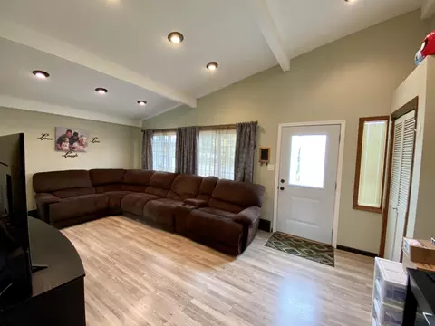 1000 3rd St NW, Mandan, ND 58554 photo 3