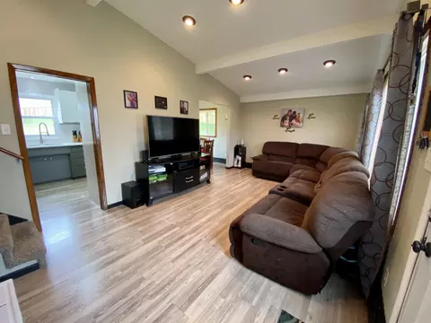 1000 3rd St NW, Mandan, ND 58554 photo 2