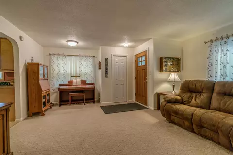 1311 Apache St, Bismarck, ND 58501 photo 9