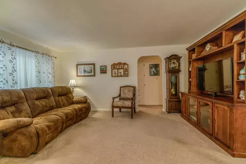 1311 Apache St, Bismarck, ND 58501 photo 4
