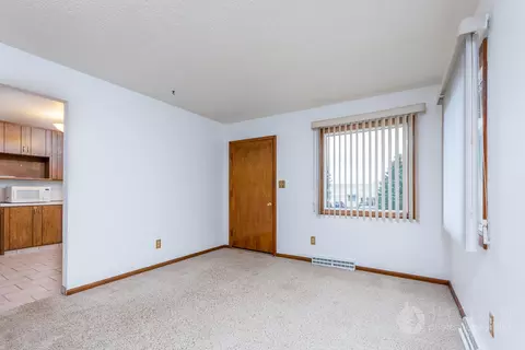 2516 E Rosser Ave, Bismarck, ND 58501 photo 4