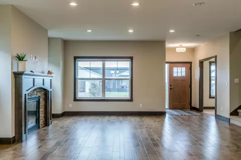 5213 Cornice Dr, Bismarck, ND 58503 photo 9
