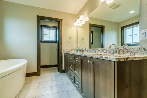 5213 Cornice Dr, Bismarck, ND 58503 photo 40