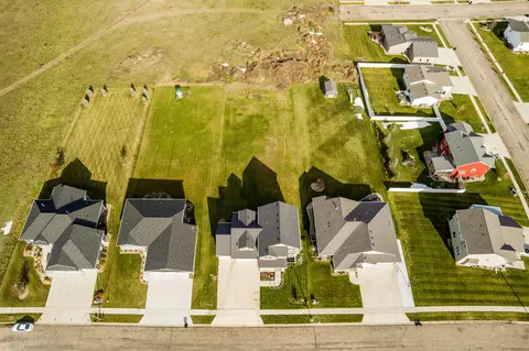 5213 Cornice Dr, Bismarck, ND 58503 photo 59