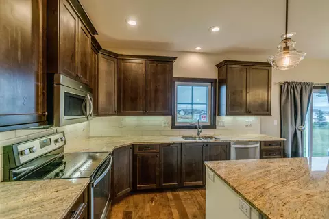 5213 Cornice Dr, Bismarck, ND 58503 photo 23