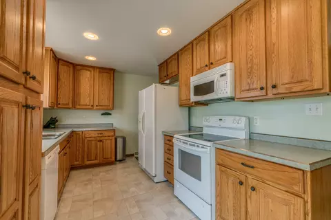 2017 Northridge Dr, Bismarck, ND 58501 photo 14