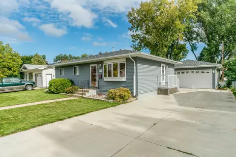 2017 Northridge Dr, Bismarck, ND 58501 photo 1
