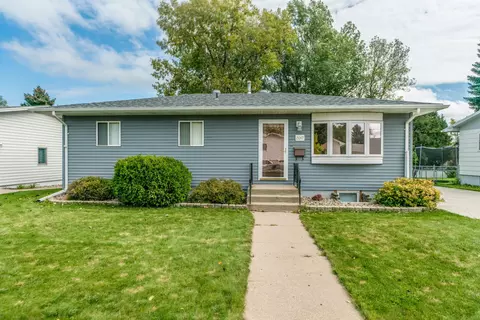 2017 Northridge Dr, Bismarck, ND 58501 photo 2