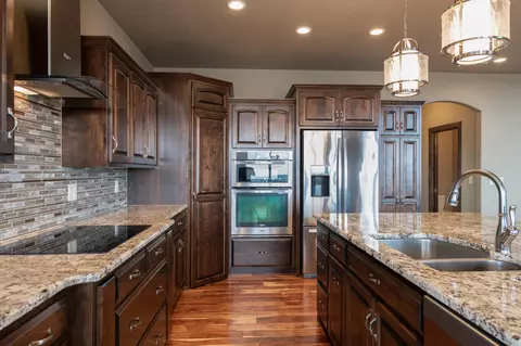 3724 Clairmont Rd, Bismarck, ND 58503 photo 12