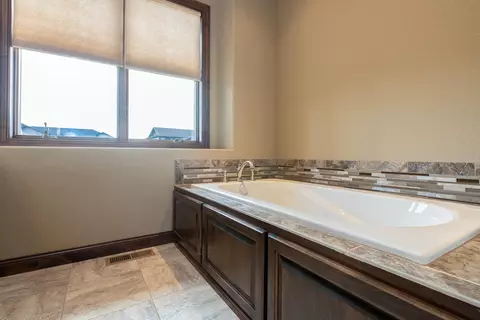 3724 Clairmont Rd, Bismarck, ND 58503 photo 21