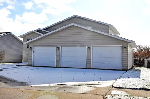 733 Calgary Ave, Bismarck, ND 58503 photo 2
