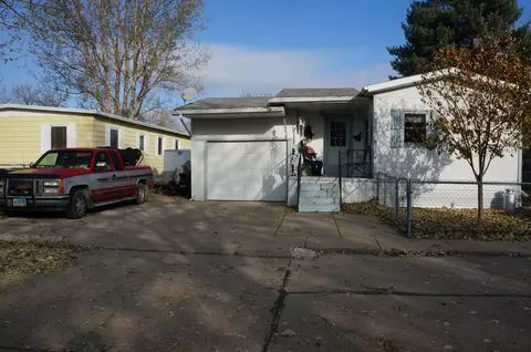 204 E Coyote St, Mandan, ND 58554 photo 1
