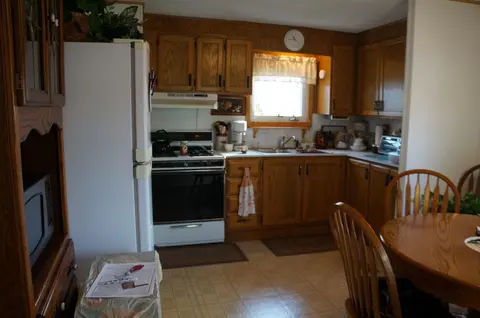204 E Coyote St, Mandan, ND 58554 photo 3