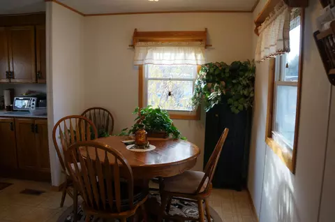 204 E Coyote St, Mandan, ND 58554 photo 4